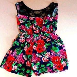 A floral 2 pice jump suit